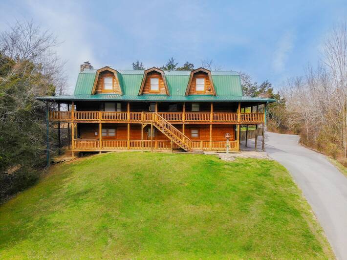 Smoky Bear Lodge with Guest House