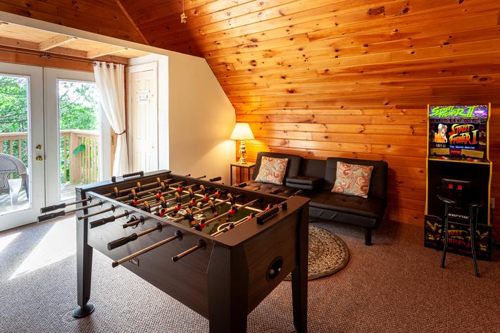 A Smoky Mountain Lake Cabin