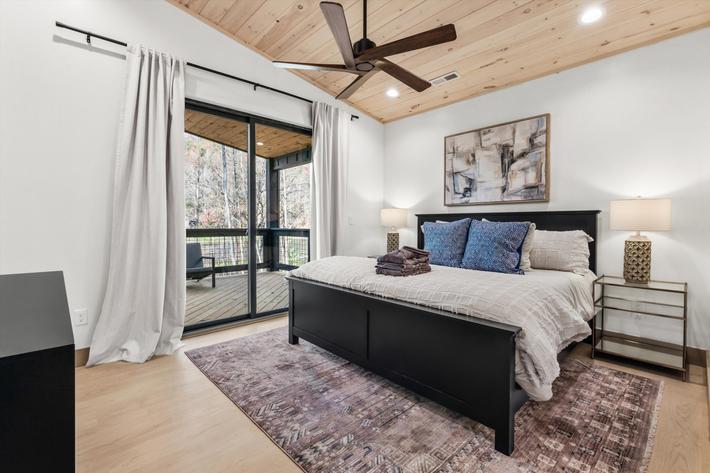 Splash Mountain Lodge- New Listing