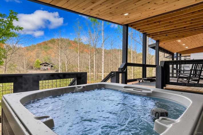 Splash Mountain Lodge- New Listing