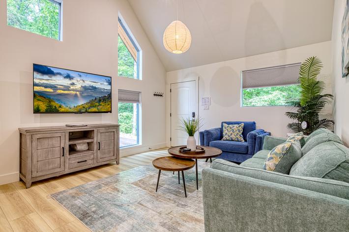 Twin Peaks Unit 1 - New Listing