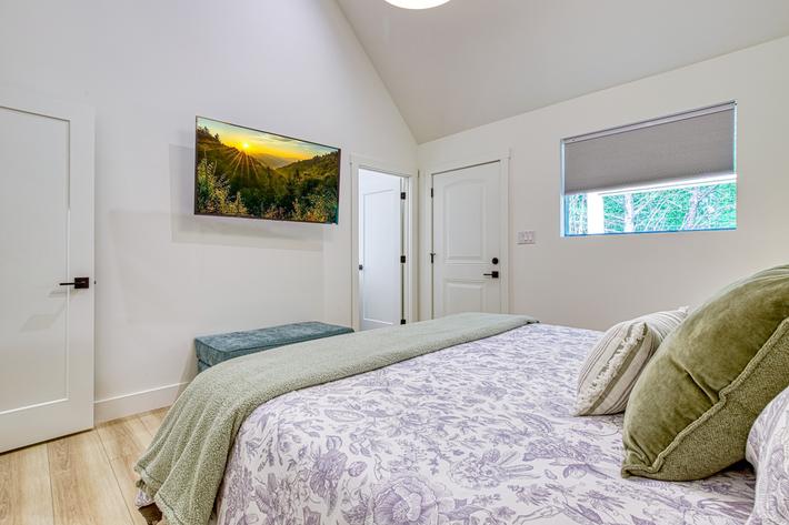 Twin Peaks Unit 1 - New Listing