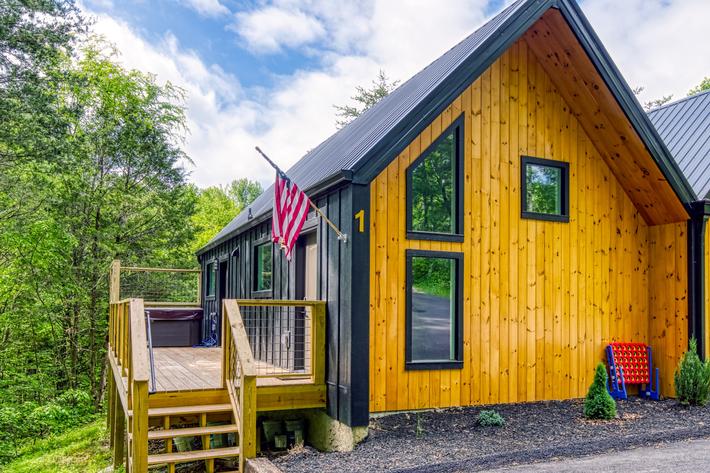 Twin Peaks Unit 1 - New Listing