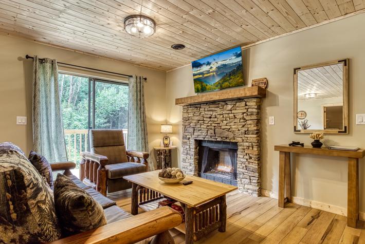 Velden Top - new listing