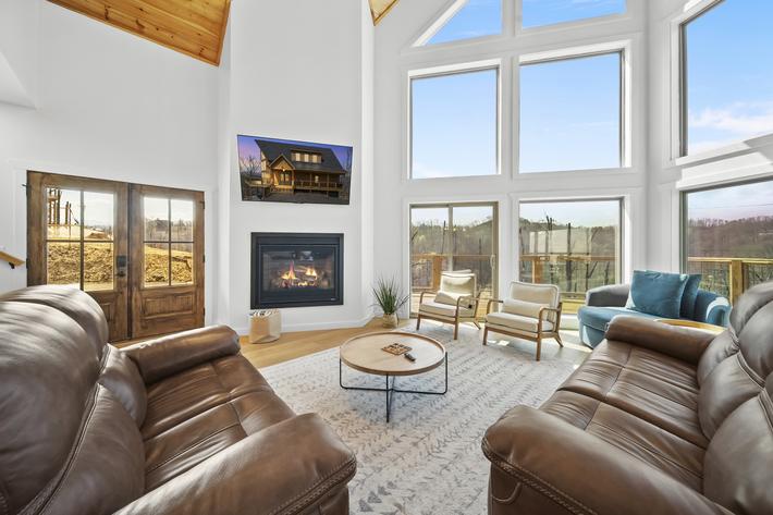 Ritzy Bear Lodge - New Listing