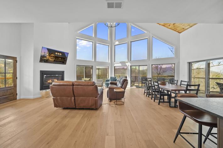 Ritzy Bear Lodge - New Listing