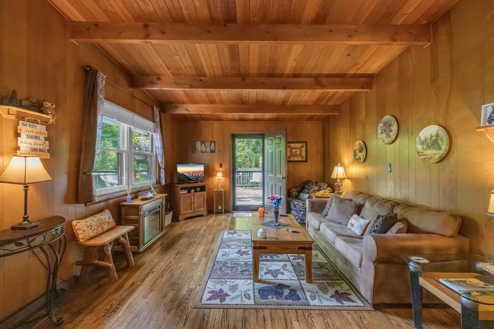 Bear Cub Retreat - New Listing