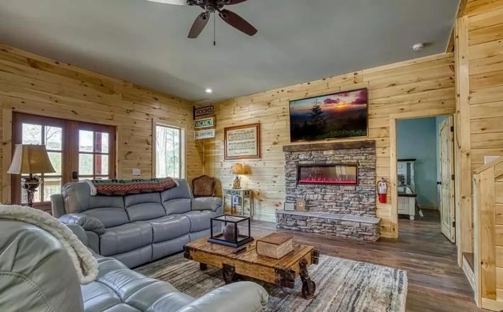 The Manor At Burg Hill - New Listing