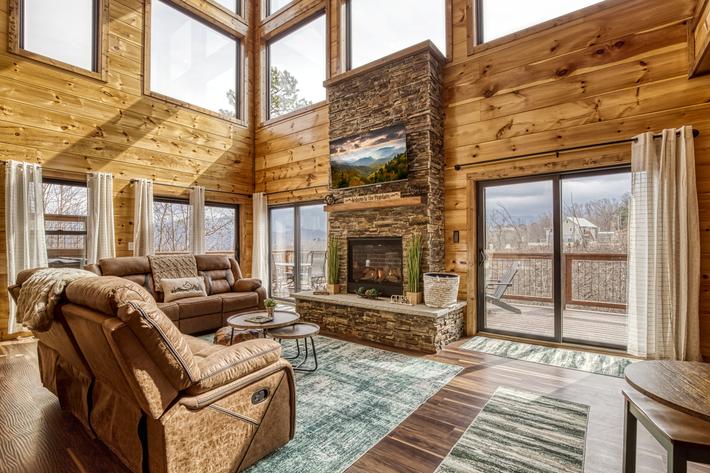 Longview Lodge - New Listing