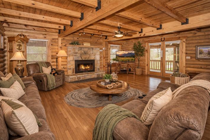 Smoky Bear Lodge with Guest House