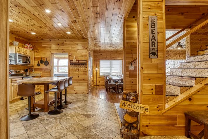 Beartastic Mountain View Lodge - New