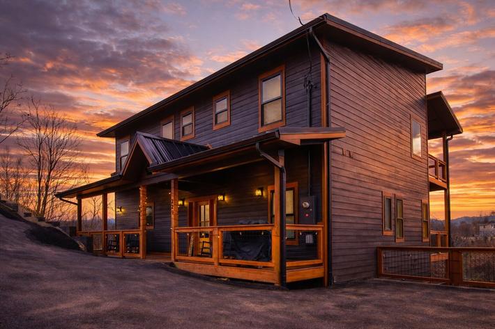 Longview Lodge - New Listing