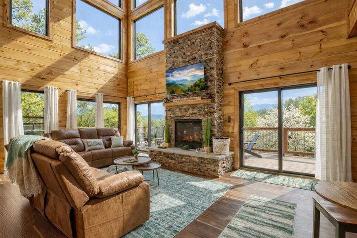 Longview Lodge - New Listing