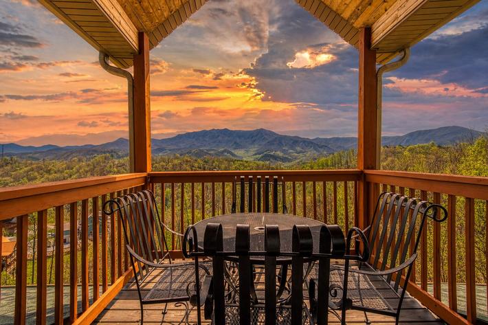 Beartastic Mountain View Lodge - New