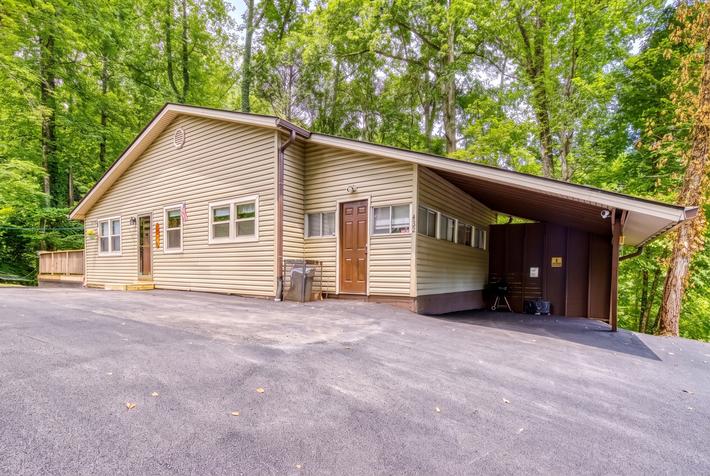 Bear Cub Retreat - In Gatlinburg