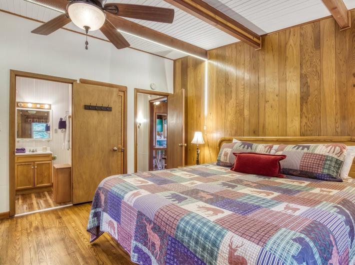 Bear Cub Retreat - In Gatlinburg
