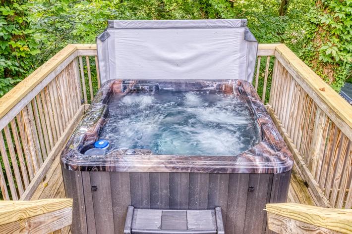 Bear Cub Retreat - In Gatlinburg