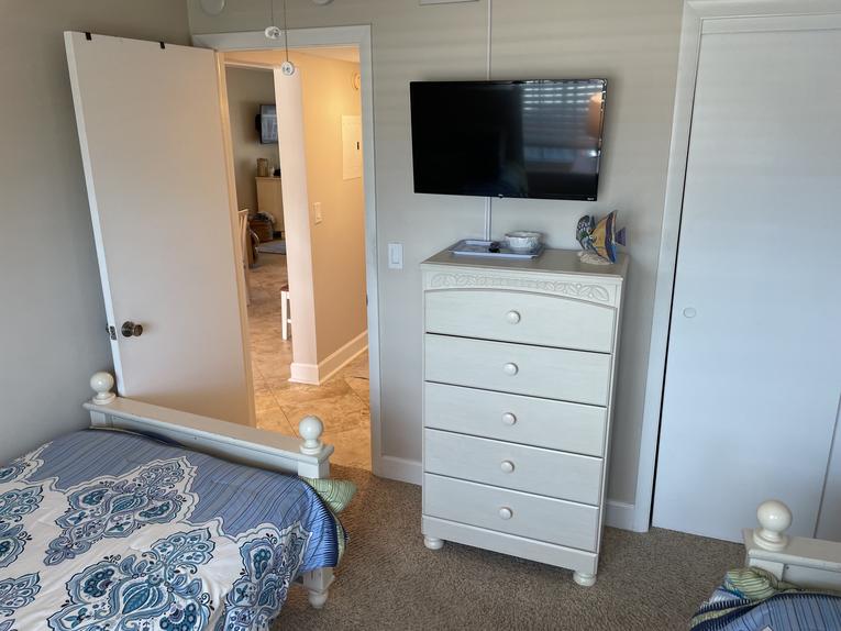 211 Point East Condominium