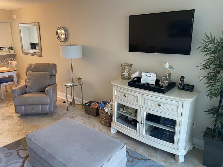 211 Point East Condominium