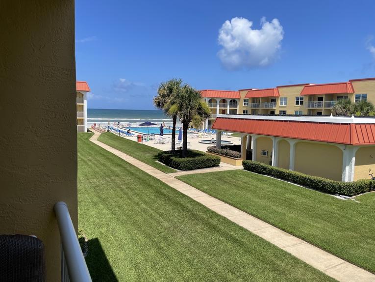 211 Point East Condominium