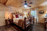 Black Bear Retreat | Smoky Mountain Cabin Rentals