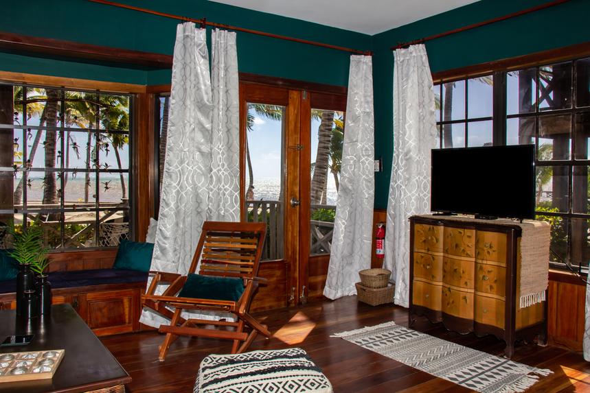Living Room / Lounge