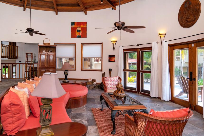 Living Room / Lounge