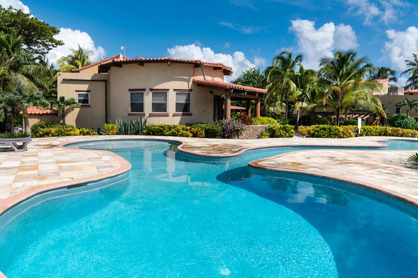 Pool (Outdoor)