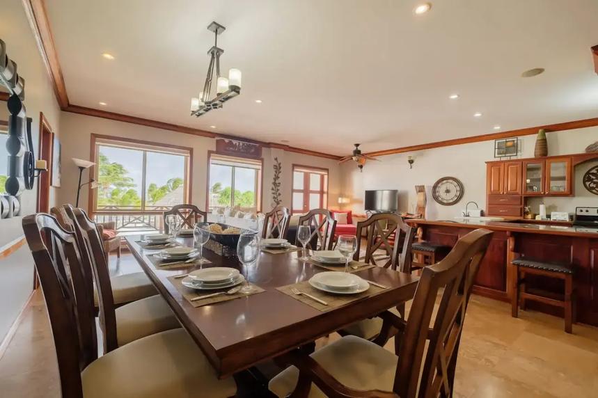 Living Room / Lounge