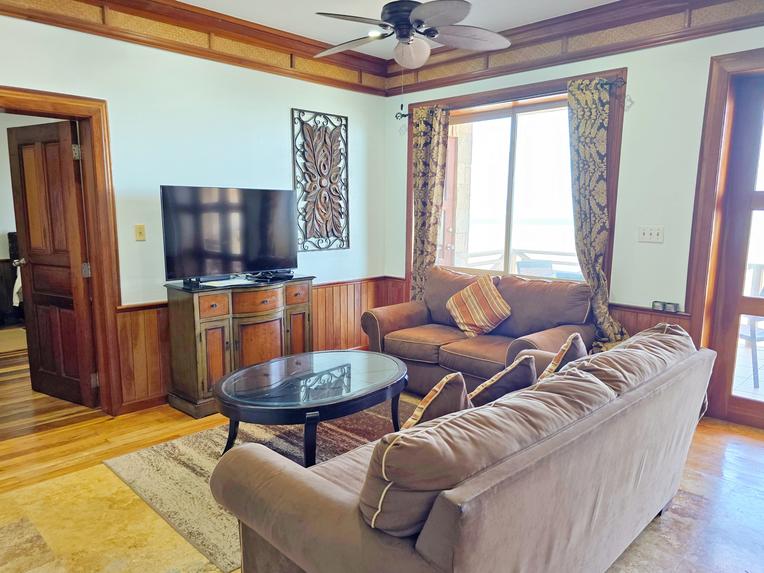 Living Room / Lounge