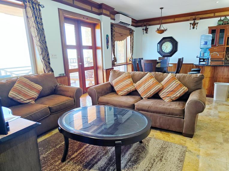 Living Room / Lounge