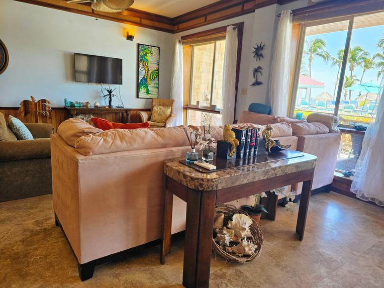 Living Room / Lounge