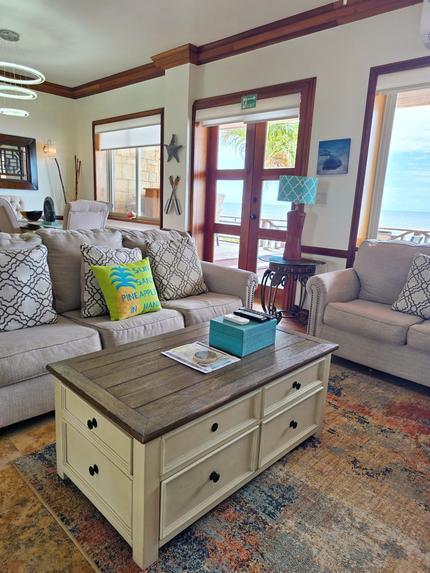 Living Room / Lounge