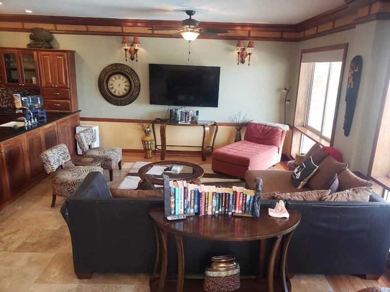 Living Room / Lounge