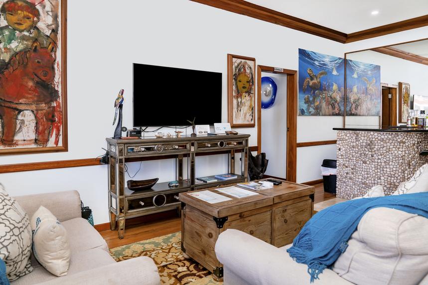 Living Room / Lounge