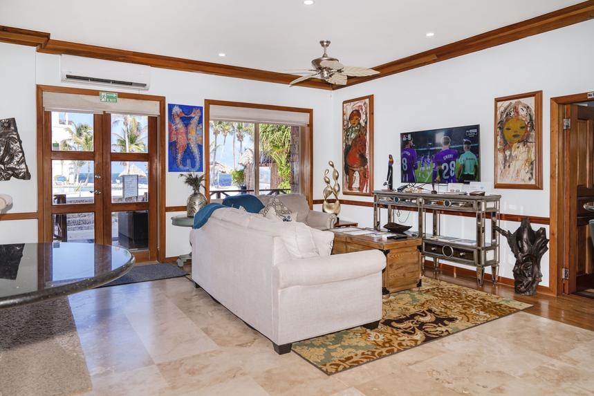 Living Room / Lounge