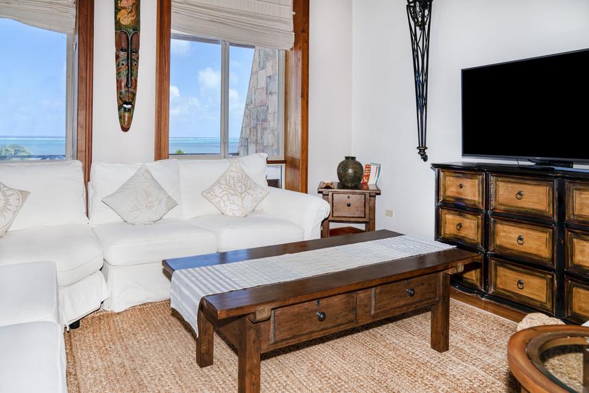 Living Room / Lounge