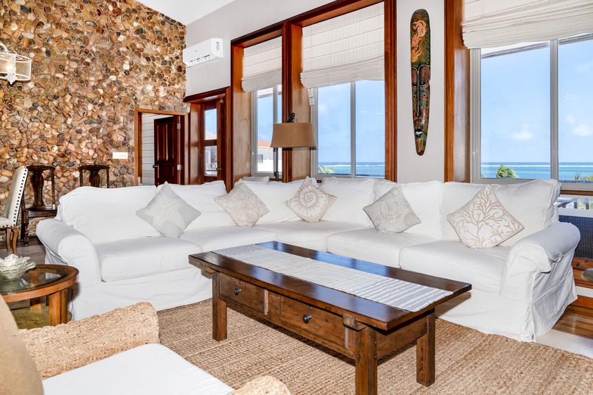 Living Room / Lounge