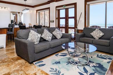 Living Room / Lounge