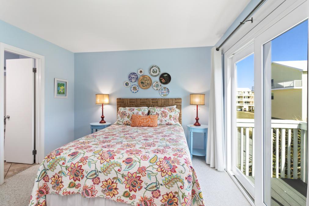 Private Balcony in your Beautiful Queen Suite