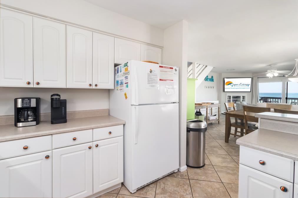 New appliances and plenty of cabinet space!