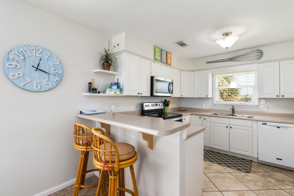 Well-Equipped Kitchen with sits 2 at the bar