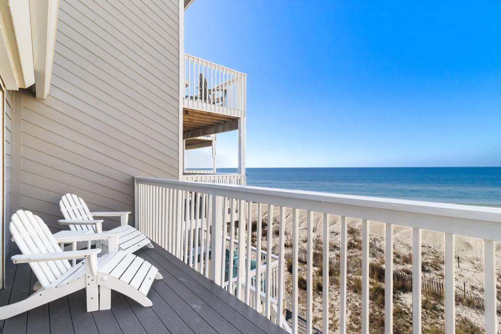 Stunning views of the Gulf everywhere you turn!