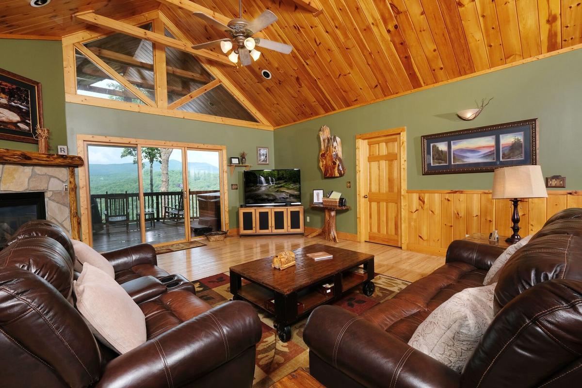 Gatlinburg Cabins Riversong Retreat