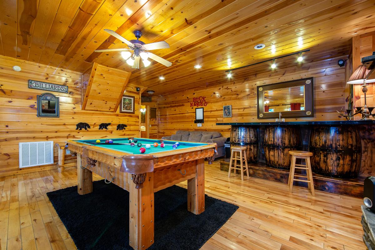 Gatlinburg Cabins Buck Naked Lodge