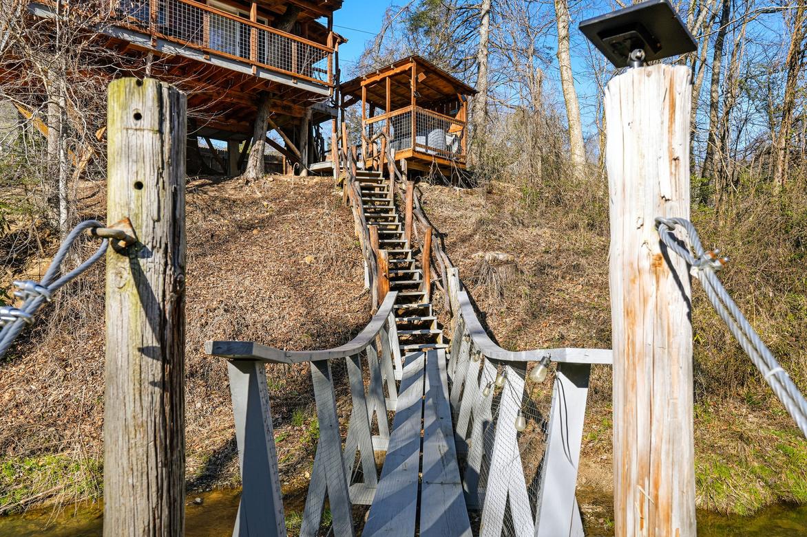Creekside Treehouse