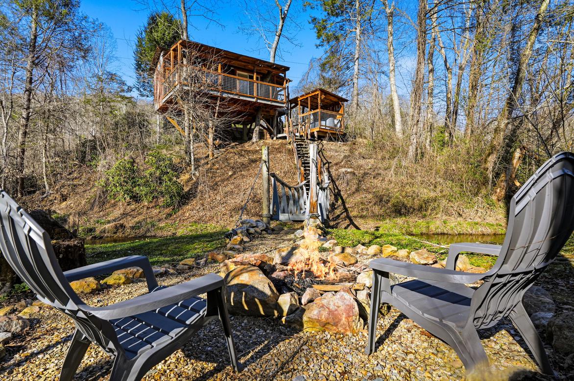 Creekside Treehouse
