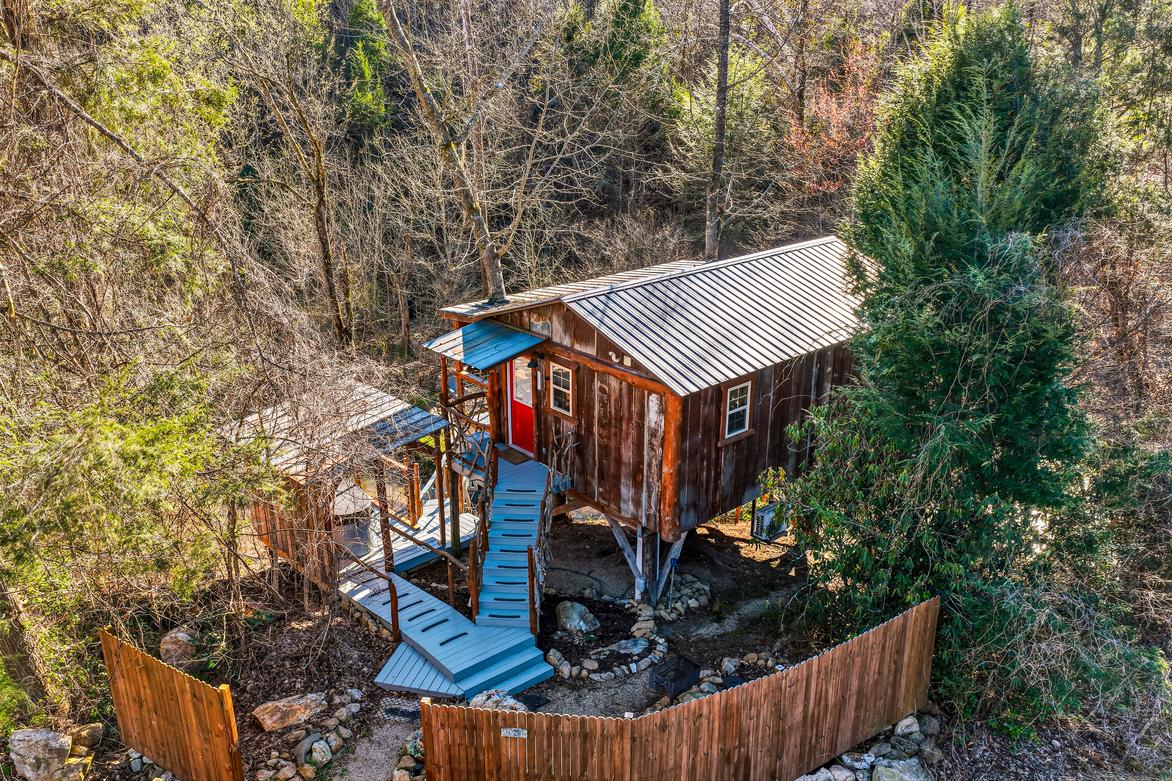 Creekside Treehouse