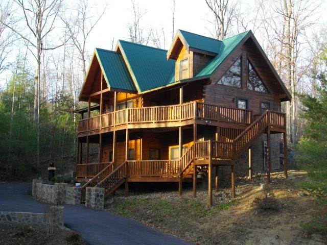 Gatlinburg Cabin - Smoky Mountain Getaway - Diamond Mountain Rentals