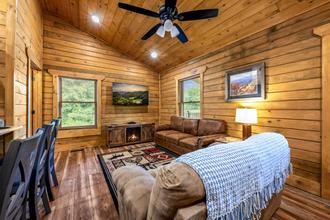 Peaceful Mountain Cabin  in Gatlinburg TN